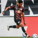 Jogador do Bragantino é submetido a cirurgia no cérebro após diagnóstico raro