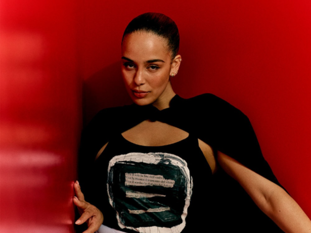 Jorja Smith confirma show solo em São Paulo com turnê “Falling or Flying”