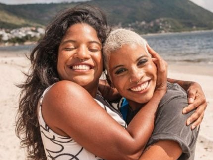 Família de brasileira que morreu na Indonésia soube da autópsia pela imprensa: “Absurdo”