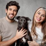 Vanessa Mesquita e Julinho Casares estrelam campanha contra preconceito com pets pretos