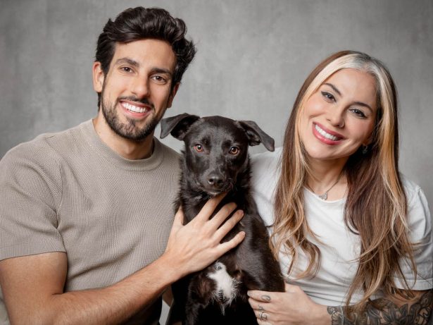 Vanessa Mesquita e Julinho Casares estrelam campanha contra preconceito com pets pretos