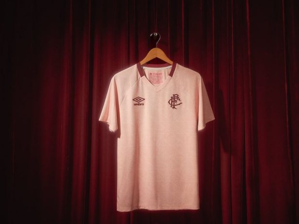 Clubes de futebol lançam camisas especiais e se unem em campanha pelo Outubro Rosa
