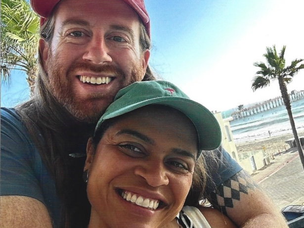 Marido de cineasta brasileira detida pela imigração dos EUA relata pesadelo após “desaparecimento”