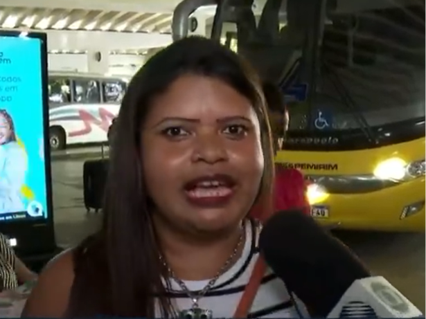 “Espinafre do Popeye”: Mulher viraliza ao cantar música durante reportagem