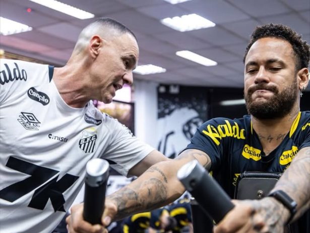 Neymar centraliza tratamento e deixa Santos sem controle sobre recuperação