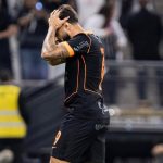 Relembre as cavadinhas mais bizarras da historia: Yuri Alberto erra contra o Flamengo e entra na lista