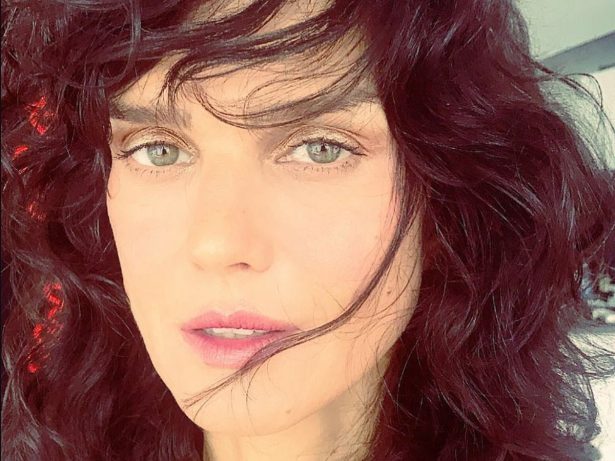 Cantora Karina Zeviani, ex-The Voice Brasil, morre aos 51 anos