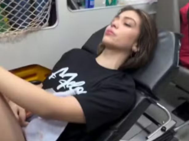 Melody passa mal, deixa show de ambulância e assusta fãs no Maranhão