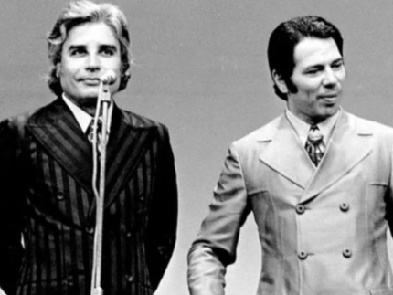 Cid Moreira e Silvio Santos passaram 20 minutos brincando no palco do Troféu Imprensa