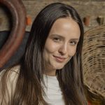 De volta às novelas, Larissa Manoela supera conflito familiar com papel intrigante