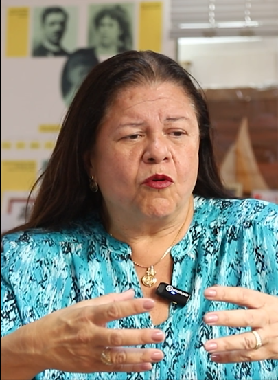 Laura Carneiro: Internet Reprodução