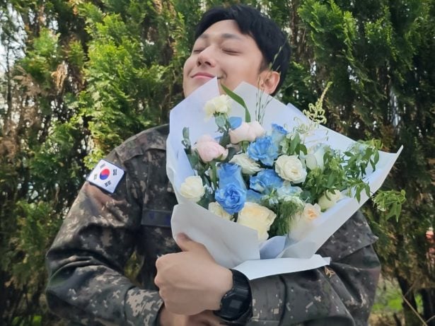 Lee Do-hyun, de “A Lição”, é dispensado do serviço militar e retoma carreira