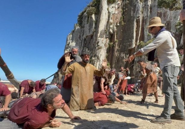Uma história de resiliência e amor, afirma diretor sobre nova série da Record