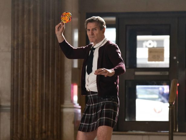 Prepare-se para uma overdose de risadas com Liam Neeson em “Corra Que A Polícia Vem Aí!”