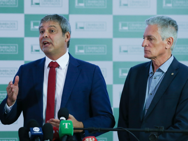 Lindbergh Farias aponta família Bolsonaro como culpada pela taxação de Trump