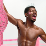 Defesa afirma que Lil Nas X “está ótimo” após audiência por suposta agressão