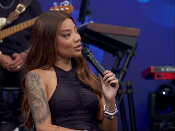 Ludmilla abre o coração no “Altas Horas” e fala sobre música dedicada à esposa e filha