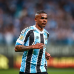 Justiça manda prender Douglas Costa, ex-Seleção, por dívida de pensão alimentícia