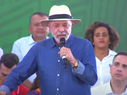Lula chama Jair Bolsonaro de “fujão” e afirma que ele “se borrou todo”