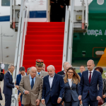 Lula chega à França após 13 anos sem visita oficial de presidente brasileiro