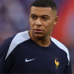 Mbappé acusa PSG de vazar suposto estupro antes de reunião de cobrança de dívida