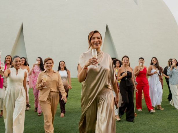 Mannu Carvalho leva imersão de luxo ao Bisutti Teatro L’Occitane, em Trancoso