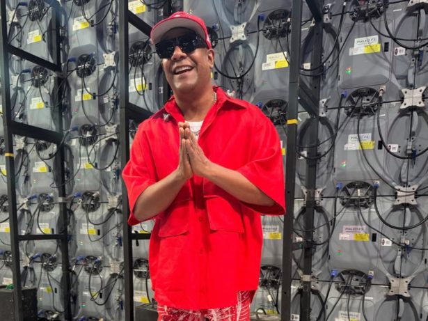 Após susto, Márcio Victor, do Psirico, recebe alta de hospital em Salvador