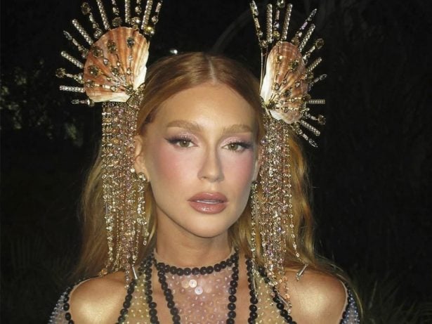 Marina Ruy Barbosa aposta em look ousado e chique com referência ao mar