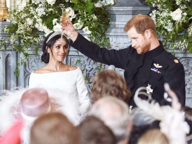 Meghan Markle celebra 8 anos com Harry e posta cliques inéditos de casamento