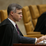 Mendonça defende endurecer regras para redes sociais em julgamento no STF