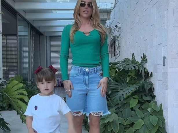 Mini Virginia: Maria Alice pede para gravar conteúdos e faz estreia como blogueira