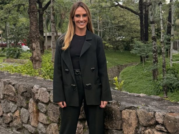 Monique Arruda, do portal LeoDias, é homenageada pelo trabalho em defesa das mulheres