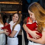 Mari Fernandez e Júlia Ribeiro deixam maternidade após nascimento da 1ª filha