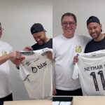 Muita calma nessa hora! Neymar assina contrato com camisa 11 e ainda vai pegar a 10