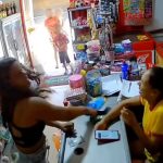 Mãe agride atendente com chinelada no rosto após filho gastar R$ 10 em doces