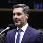 Câmara aprova projeto que limita decisões individuais no STF