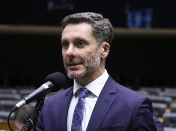 Câmara aprova projeto que limita decisões individuais no STF