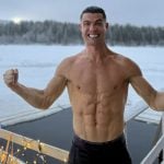 Cristiano Ronaldo entra em piscina congelante só de cueca e físico impressiona