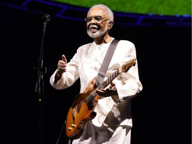 Na reta final da turnê de despedida, Gilberto Gil emociona com sucessos que marcaram época