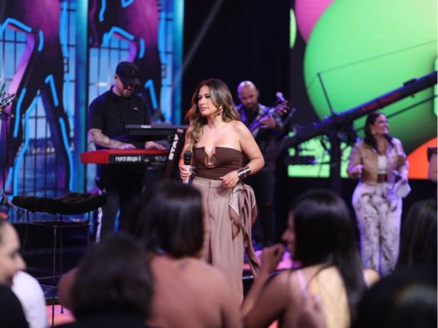 Simone Mendes está na Band, neste momento, para um show exclusivo; saiba tudo