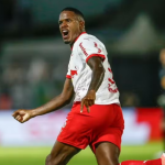 Zagueiro do Bragantino leva gancho de 12 jogos após fala machista contra árbitra