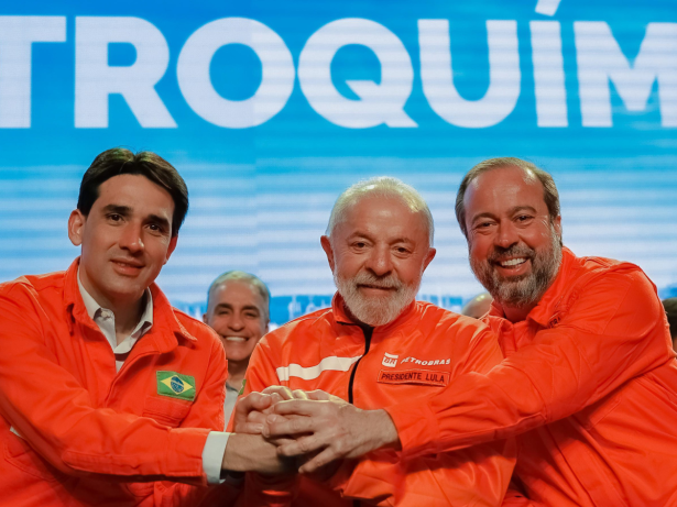 “Não vamos abrir mão da nossa riqueza”, diz Lula ao defender exploração do petróleo