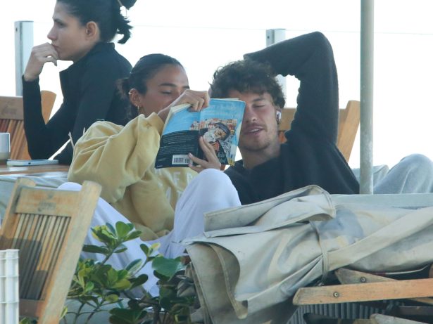 Nem o frio separou Bruna Marquezine e Shawn Mendes em manhã romântica no Rio