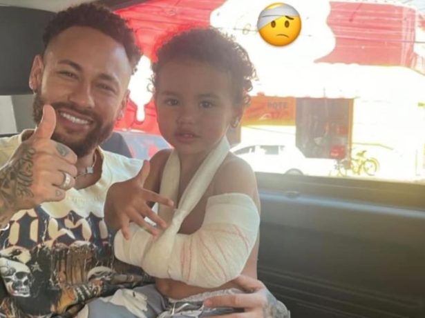 Neymar tranquiliza fãs após susto com Mavie e mostra filha com o braço enfaixado