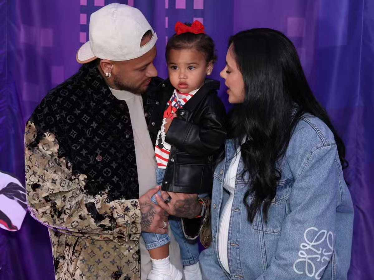 Neymar Jr., Mavie e Bruna Biancardi — Foto: Roberto Filho/Agência Brazil News
Neymar Jr., Mavie e Bruna Biancardi — Foto: Roberto Filho/Agência Brazil News