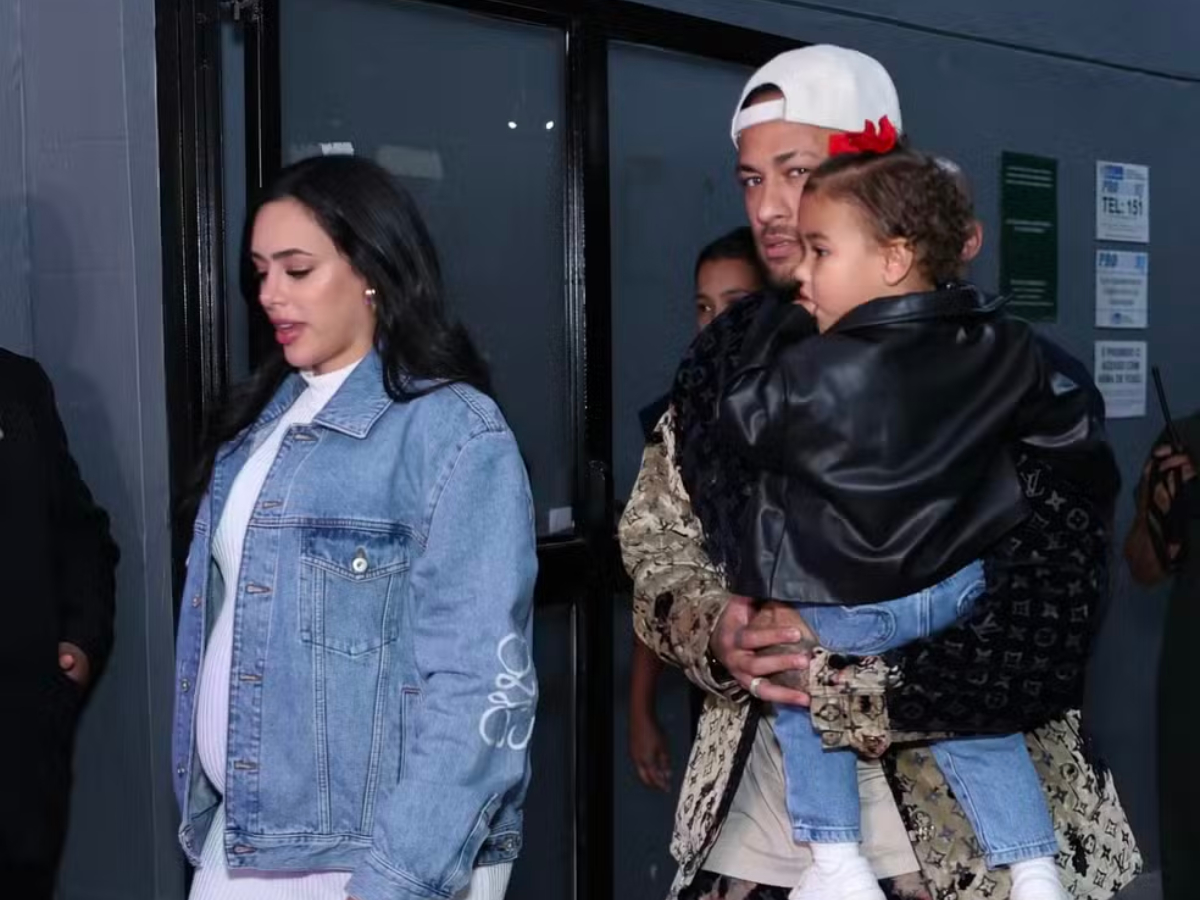 Neymar Jr., Mavie e Bruna Biancardi — Foto: Roberto Filho/Agência Brazil News
Neymar Jr., Mavie e Bruna Biancardi — Foto: Roberto Filho/Agência Brazil News