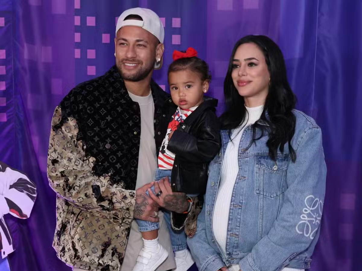 Neymar Jr., Mavie e Bruna Biancardi — Foto: Roberto Filho/Agência Brazil News
Neymar Jr., Mavie e Bruna Biancardi — Foto: Roberto Filho/Agência Brazil News