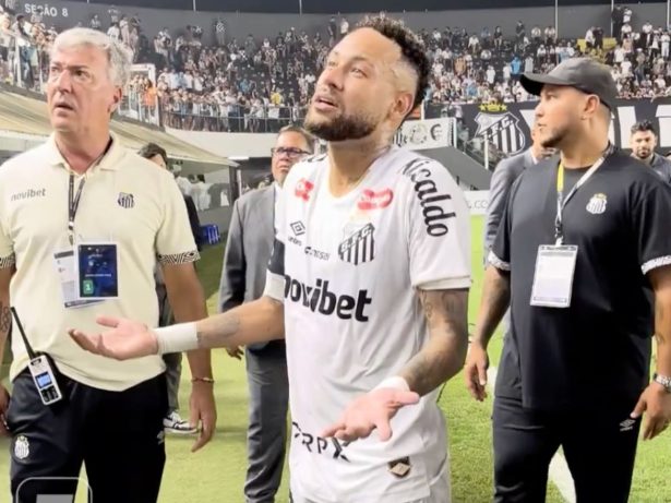 “Faço mais do que deveria”, diz Neymar sobre críticas da torcida do Santos