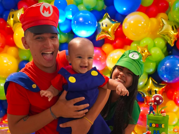 João Gomes e Ary Mirelle comemoram 11 meses do filho com tema “Super Mario”