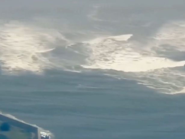 Japão evacua cidades após forte terremoto e alerta de tsunami